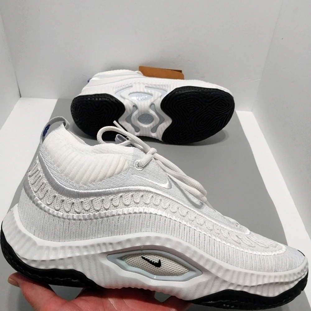 Nike Cosmic Unity 3 Knit ‎ Sneakers, NWT, Size 8.5|EUR 42